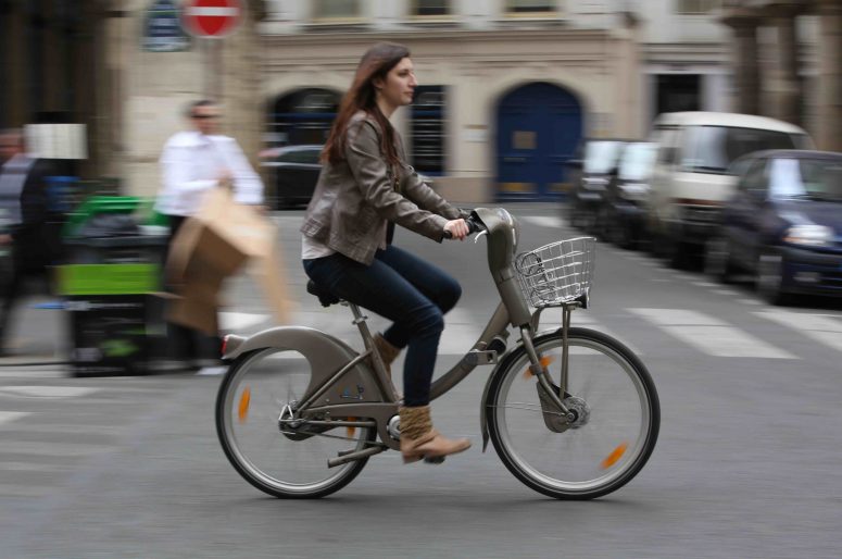 People are pictured using the public Velib' bicycle system. Velib' is a large-scale public bicycle sharing system in Paris. Horizon 2020 provides funding for a resource efficient transport that respects the environment by making vehciles cleaner and quieter to minimise transport's system's impact on climate and the environment, by developing smart equipment, infrastructures and services and by improving transport and mobility in urban areas.  Horizon 2020 is the biggest EU Research and Innovation program ever with nearly €80 billion of funding available over 7 years (2014 to 2020) – in addition to the private investment that this money will attract. It promises more breakthroughs, discoveries and world-firsts by taking great ideas from the lab to the market.